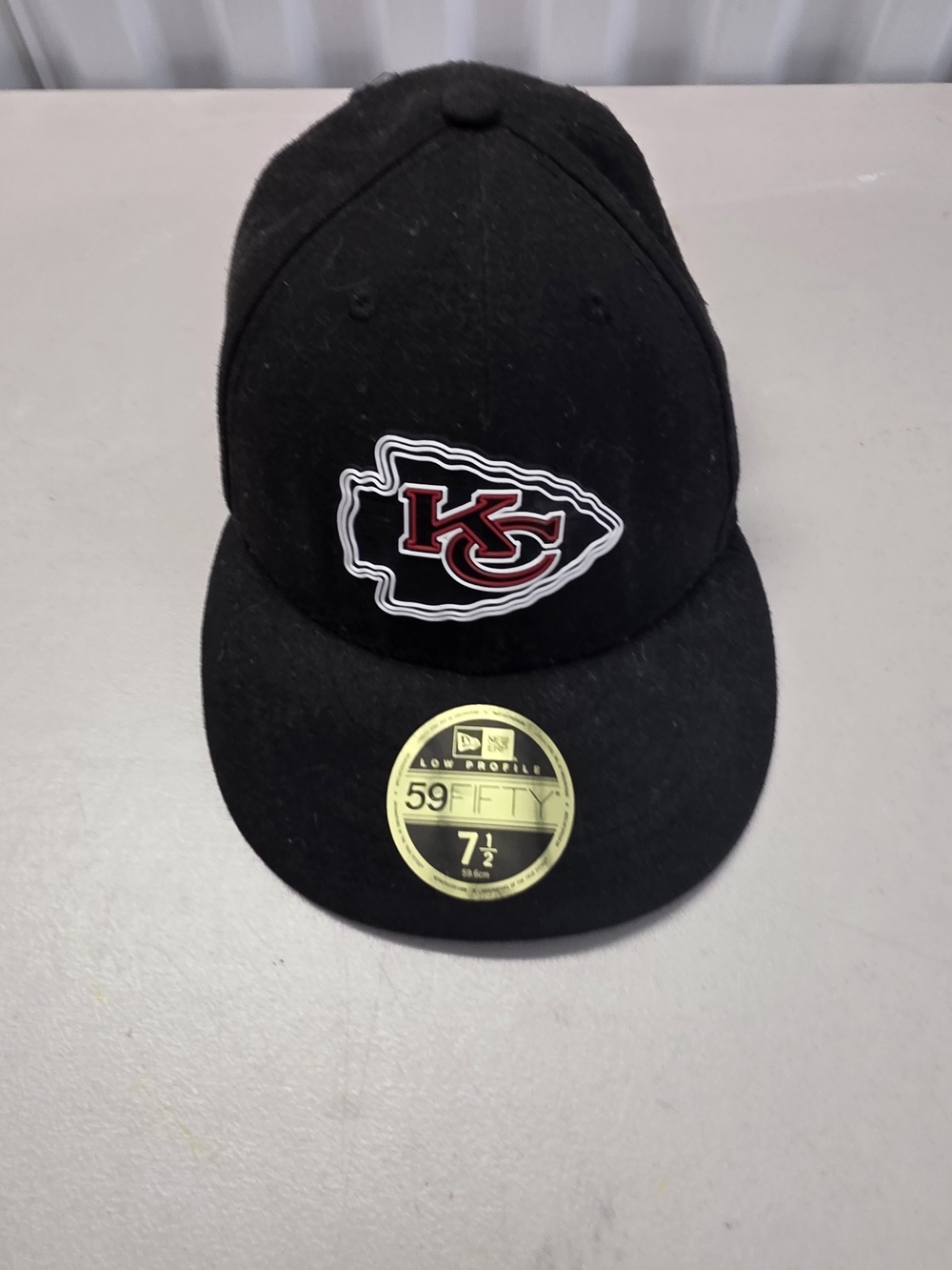New Era Kansas City Chiefs 59FIFTY Fitted Hat 7 1/2 Black Euc NFL On Back